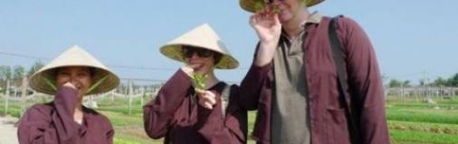 Les touristes se mettent dans la peau d’un paysan vietnamien à Hôi An
