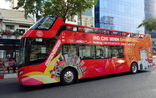 Ouverture des lignes de bus à impériale pour les touristes à HCM-Ville