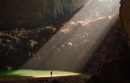 Un drone dans la plus grande grotte du monde au Vietnam