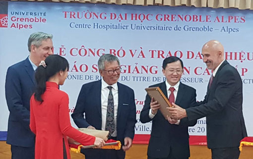 Le médecin vietnamien Phu Chi Dung honoré par l'Université Grenoble Alpes
